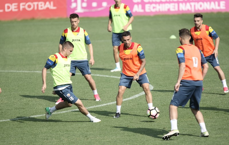 Naționala de fotbal a României a efectuat un antrenament deschis publicului. Meciul decisiv cu Polonia se apropie / FOTO&VIDEO