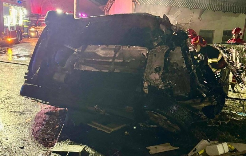 Doi tineri din Găești au ars de vii înainte de Revelion după ce mașina în care se aflau s-a răsturnat și a luat foc