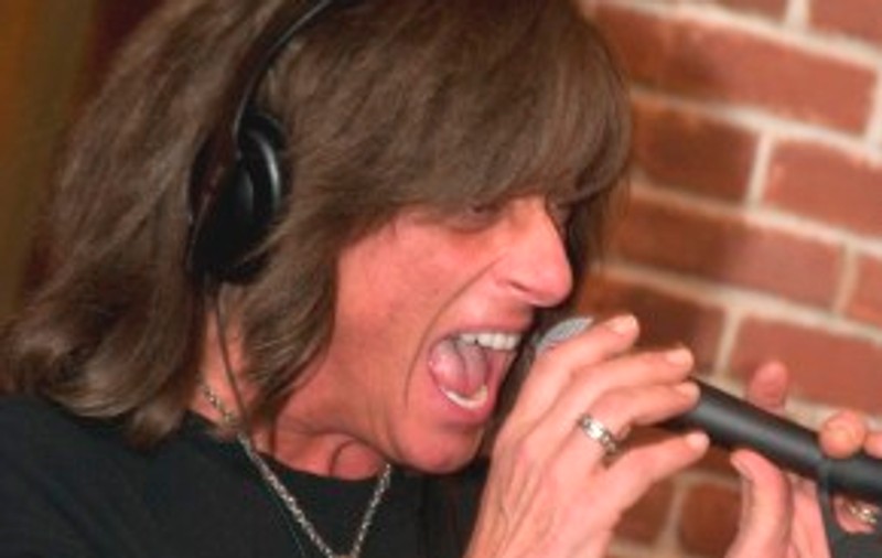 Fostul vocalist de la Deep Purple cântă la Fratelli Studio 