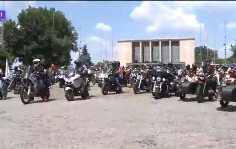 Parada motocicliștilor și bicicliștilor în București. "Iubim 2 Roţi” în nordul Capitalei