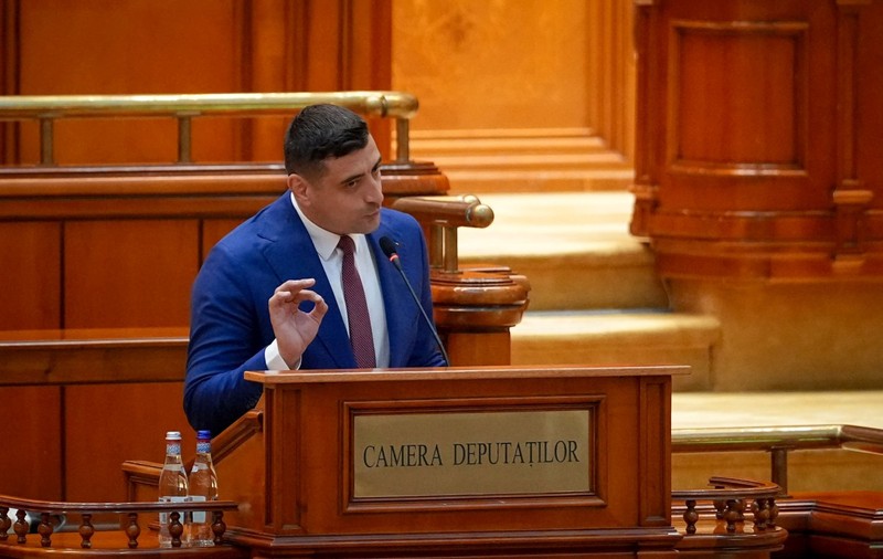 George Simion, deranjat că Ilie Bolojan nu a venit în Parlament când s-a citit moțiunea de cenzură împotriva lui și a USR. Premierul a ignorat și cererea PSD