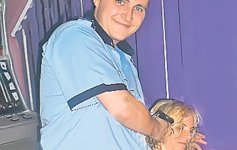 Proxenet - un poliţist, clienţi - colegii şi avocatul lui