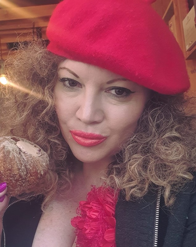 Prin ce trece Oana Lis: „Numai eu știu de câte ori am plâns la volan”. A împlinit 44 de ani