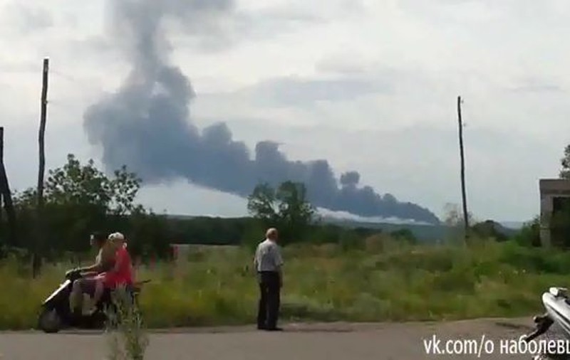 ÎNFIORĂTOR! Iată IMAGINI DIN MOMENTUL în care AVIONUL Malaysia Airlines A FOST DOBORÂT