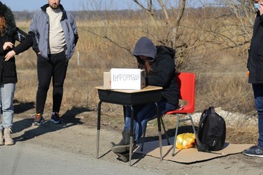 O jurnalistă ajută cu informații refugiații din Ucraina