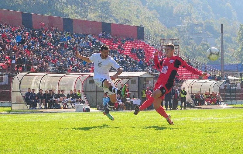 Liga II, play-off și play-out. Proteste pe două arene, din cauza problemelor financiare