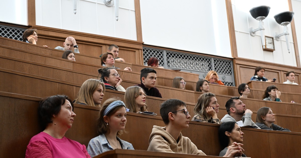 studenți în sala de curs