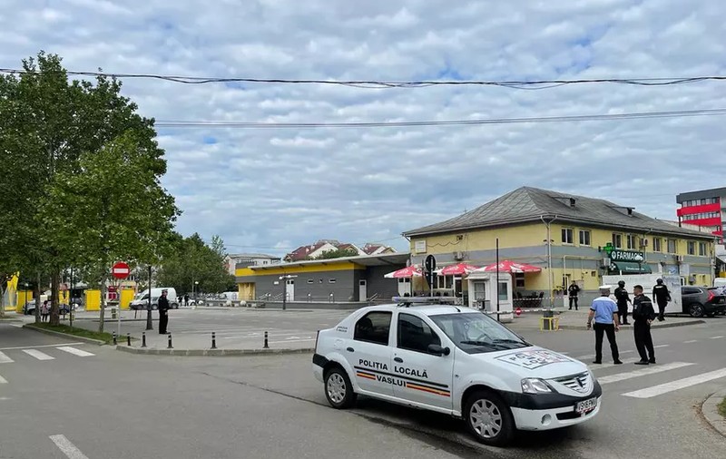 O tânără a fost înjunghiată de fostul iubit, când avea bebelușul în brațe, la Seini. Bărbatul a fost arestat pentru 30 de zile