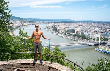 David Popovici, dublu campion, la 17 ani. Raed Krishan (foto)
