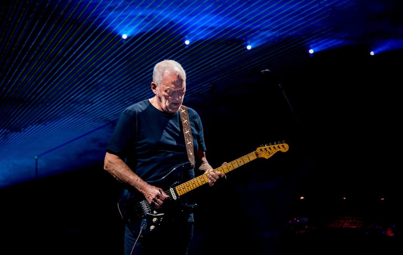 Chitara lui David Gilmour s-a vândut cu 14.550.000 de dolari, devenind cea mai scumpă chitară vândută vreodată, mai scumpă decât a lui Kurt Cobain