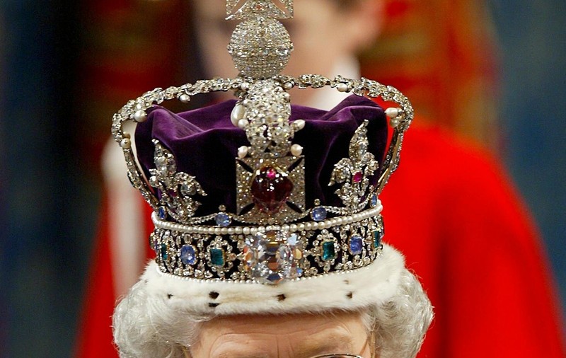 Elizabeta a II-a a devenit cel mai vârstnic șef de stat după demisia lui Mugabe. Cifrele domniei Reginei