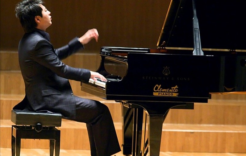 Pianistul Lang Lang a "împrumutat" mâna unui tânăr pentru un concert