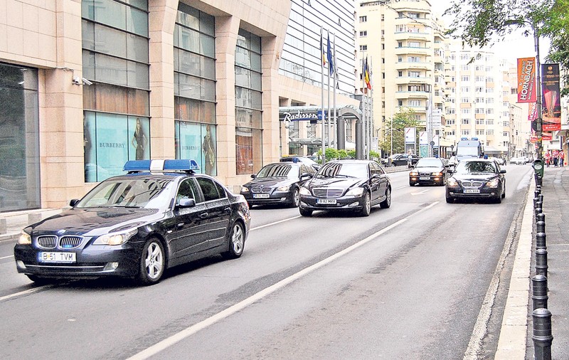 Se schimbă CĂRŢILE DE IDENTITATE AUTO. Ce TAXE DISPAR?