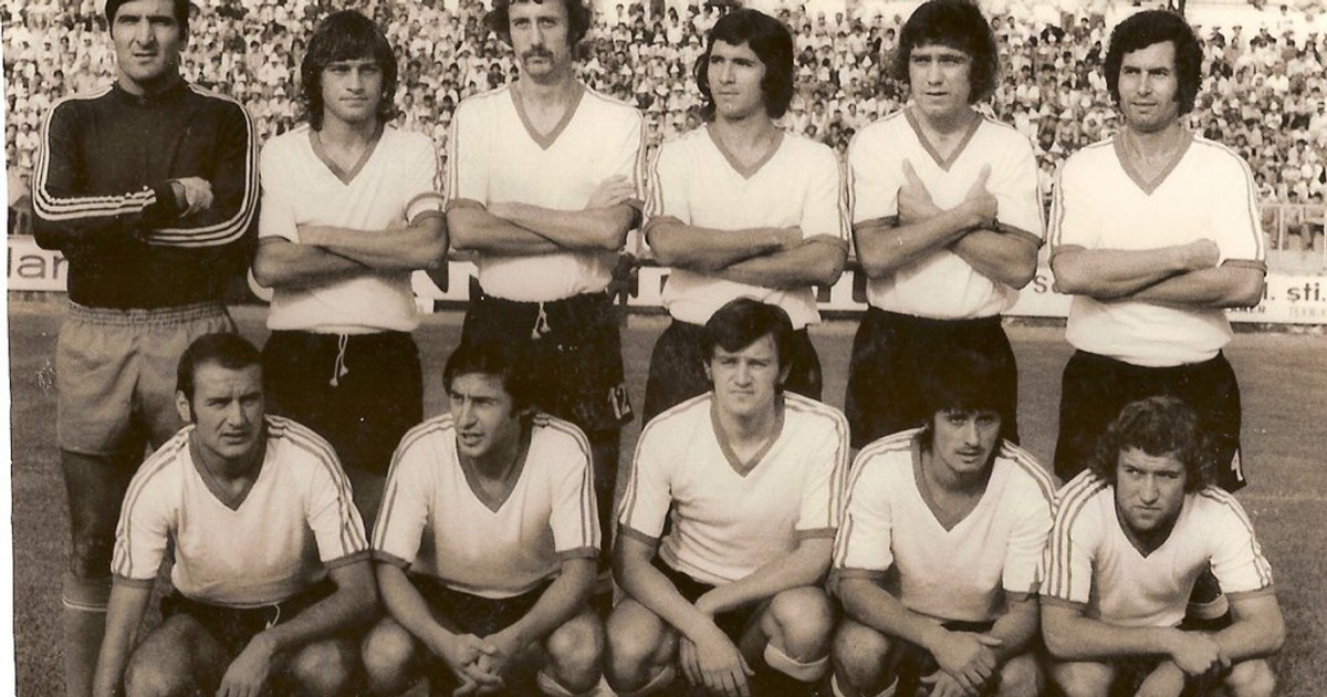 Una dintre imaginile cu echipa Sportului din anii 70. Rică Răducanu e primul din stânga, pe rândul de sus. Urmează Mircea Sandu, Paul Cazan...