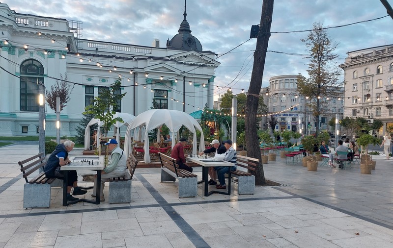 Cum a văzut Chișinăul un locuitor al Bucureștiului, ajuns pentru prima oară acolo. „Ca prostul, am întrebat dacă pot să plătesc cu cardul”
