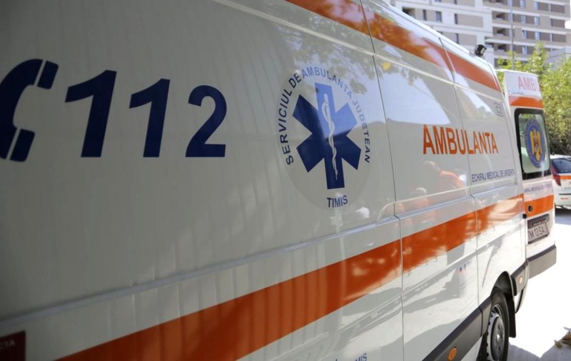 Dosar penal în cazul tinerei care a plecat la mare fără să aștepte rezultatele testului COVID. Tatăl fetei, ambulanțier în Vaslui, e și el în vizorul autorităților