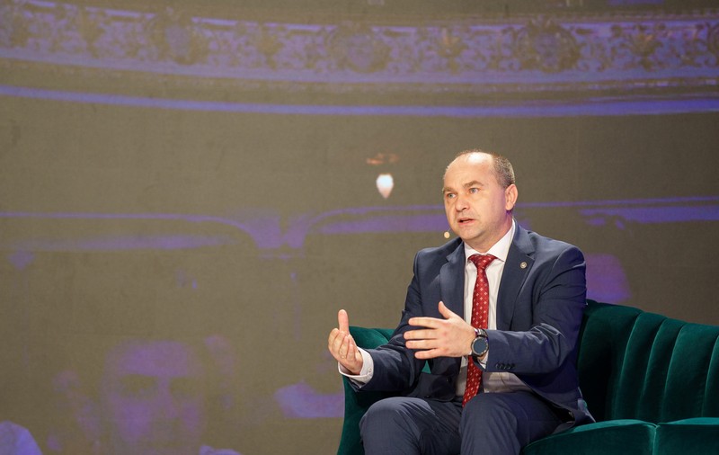 Ministrul digitalizării din Republica Moldova: „Nu va fi cetățeanul cel care va umbla pe la ghișeele instituțiilor, statul virtual îi va oferi servicii oriunde”