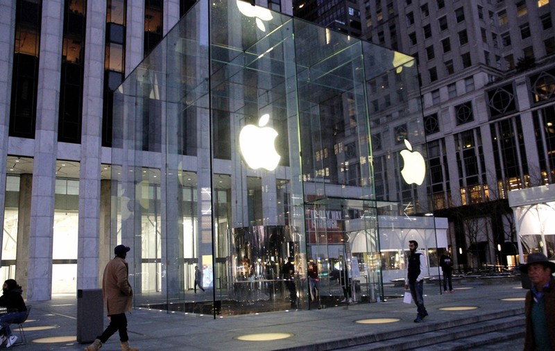 UE acuză Apple că restricţionează accesul concurenței la tehnologia sa de plată. Ce sancțiuni riscă gigantul american