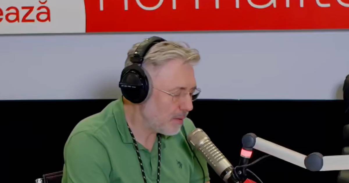 Cătălin Striblea surprins în timp ce citește la radio mesajele de ură adresate femeilor