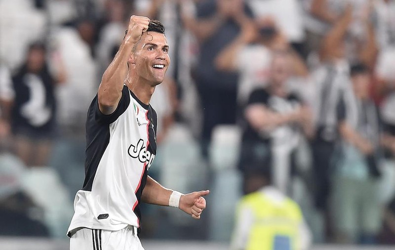 Cristiano Ronaldo, primul fotbalist miliardar din istorie. Cât are Messi în conturi