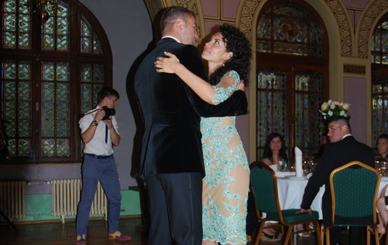 IMAGINI ÎN PREMIERĂ DE LA PETRECEREA LUI LUCIAN BUTE! Uite cum s-a distrat CA-N POVEŞTI, LA CASTEL!