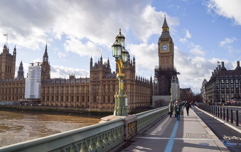 Marea Britanie nu va mai acorda „vize de aur” investitorilor milionari din afara statului, în contextul tensiunilor cu Rusia