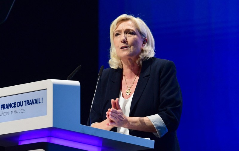 Marine Le Pen îşi anunţă candidatura la alegerile prezidenţiale din Franța, în pofida condamnării sale la închisoare. Soluția găsită pentru a scăpa de brățara electronică
