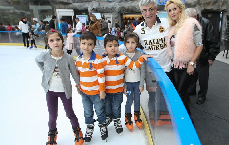 Silviu Prigoană, la patinoar cu noua lui familie. A avut grijă de 4 copii | FOTO