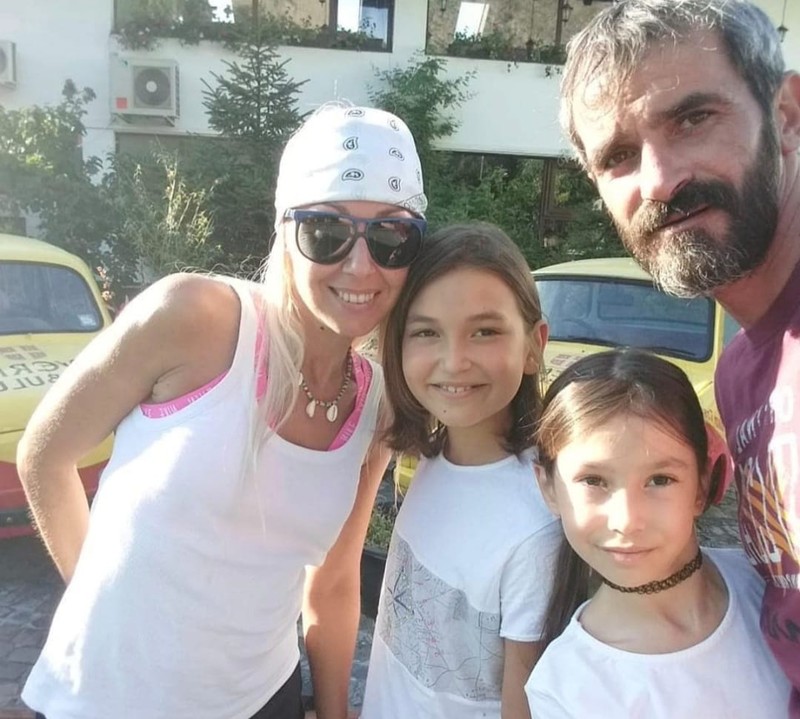 Cosmin Bărcăuan cu soția și copiii