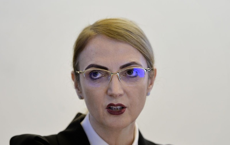 Instituția condusă de Lia Savonea amenință că va obliga Guvernul să plătească magistraților banii cu care coaliția vrea să salveze pachetul social