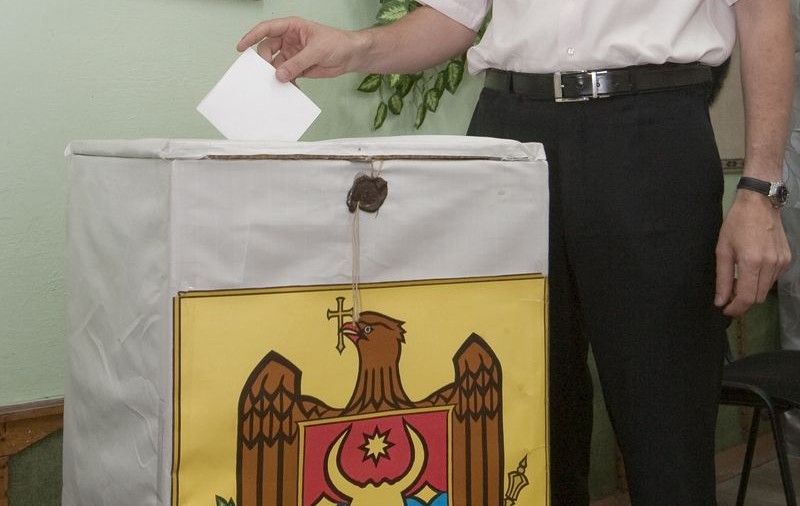 Comuniştii din R. Moldova obţin 45,2 la sută din voturi 