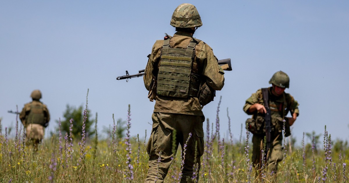 Trei soldați ruși surprinși pe un câmp din Lugansk, Ucraina