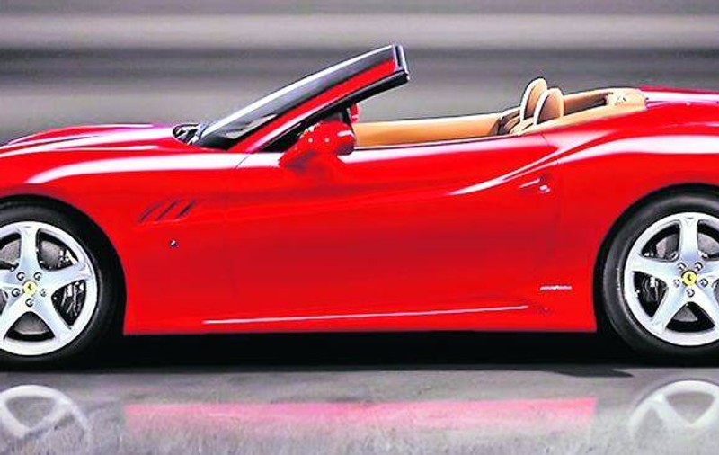 Ingeniozitatea românilor nu are limite! A fost prins de poliţiştii italieni cu un Ferrari contrafăcut