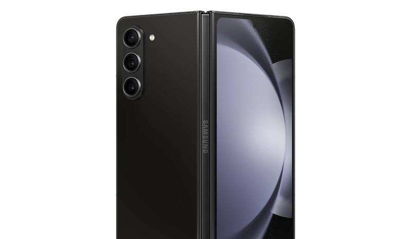 Samsung Galaxy Z Fold 5 a fost primul model care a rezolvat problema spațiului dintre cele două jumătăți. Foto: Samsung.