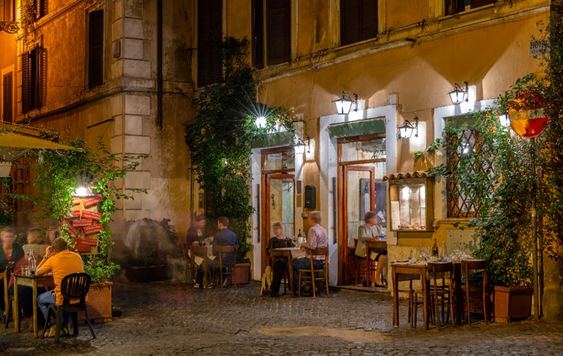 Patroana unui restaurant vegan a refuzat să încălzească un borcănel cu mâncare pentru un bebeluș deoarece conținea carne