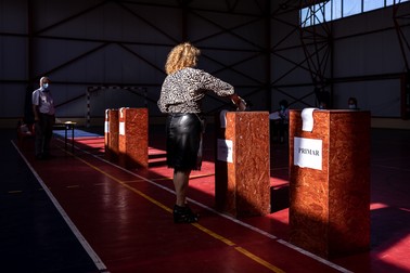 Sala de sport din oraş a fost transformată în secţie de votare