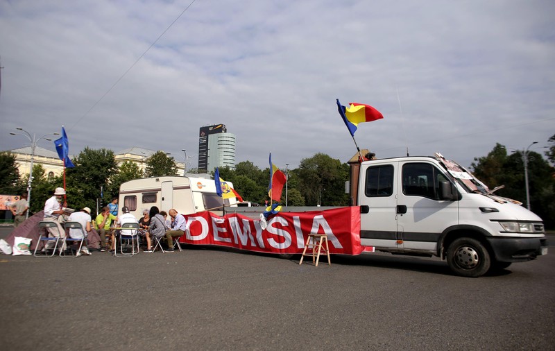 Rulota instalată în Piața Victoriei a fost ridicată de Poliția Locală. Explicațiile viceprimarului Capitalei