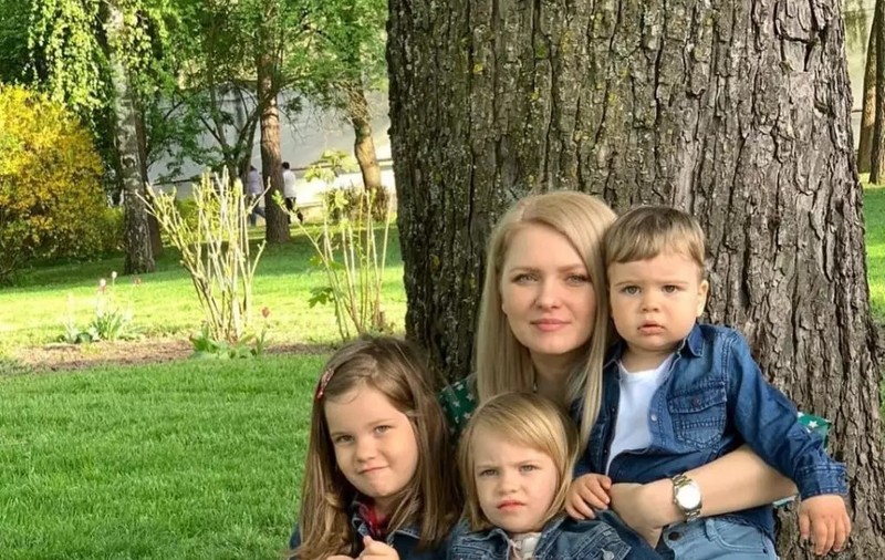 Cristina Dochianu a devenit mamă pentru a patra oară. Primele imagini cu fetița fostei prezentatoare