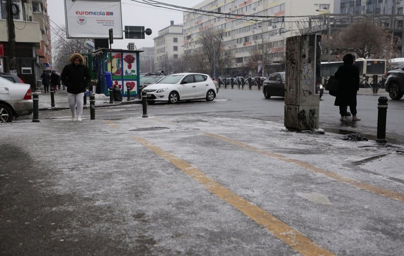 Prognoza meteo pentru weekendul 26-27 ianuarie: Ninsori, ploi și lapoviță în toată țara, polei în București