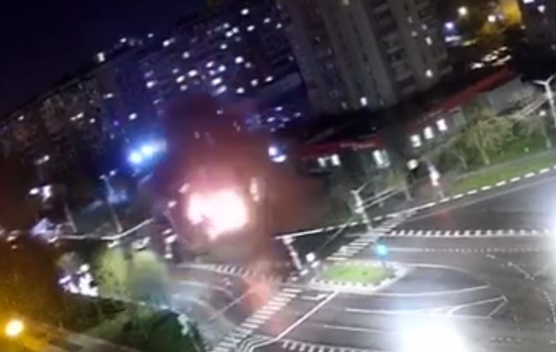 Momentul când o bombă pierdută dintr-un bombardier rusesc explodează într-o intersecție din orașul rus Belgorod | VIDEO