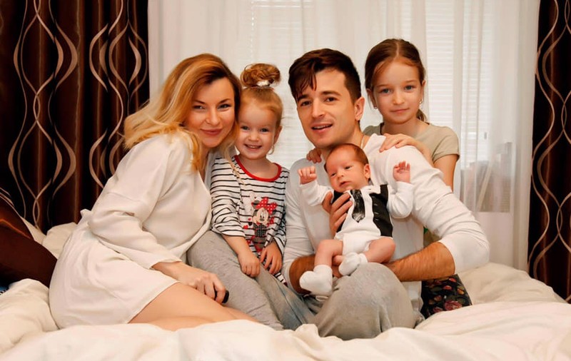 Radu Sîrbu, ex-O-Zone, face reality-show cu familia, pe modelul "The Osbournes". Cum l-a inspirat rockerul Ozzy Osbourne pe muzician