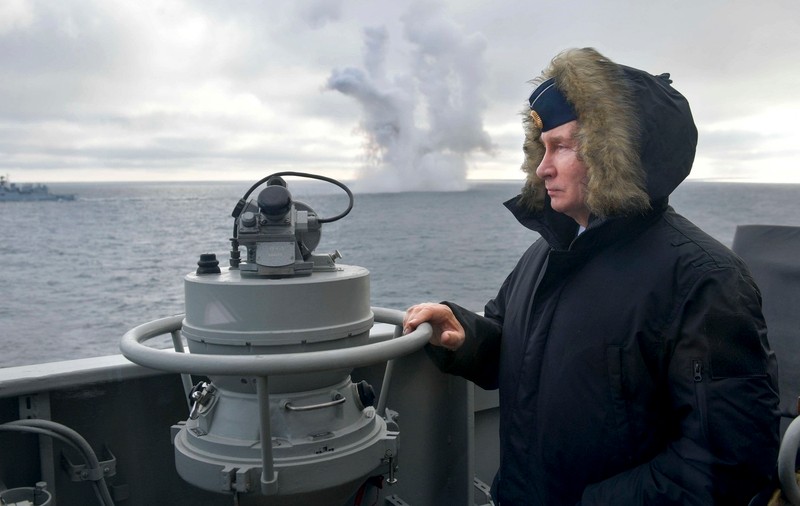 Vladimir Putin miroase sânge în Marea Neagră, Donald Trump e sfătuit să nu mai negocieze cu Rusia, într-o analiză Bloomberg