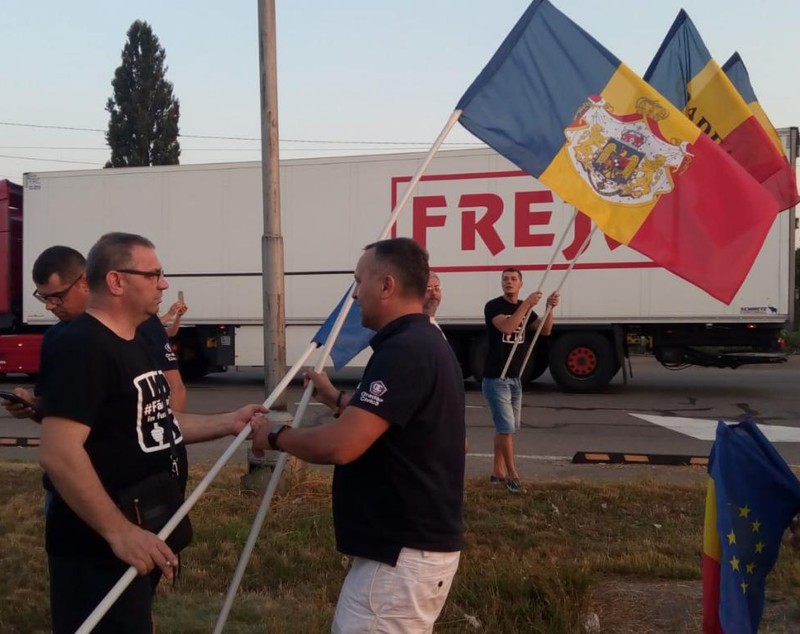 Primii români din diaspora, primiți cu aplauze în Vama Borș. "Vrem o țară ca afară" (FOTO&VIDEO)