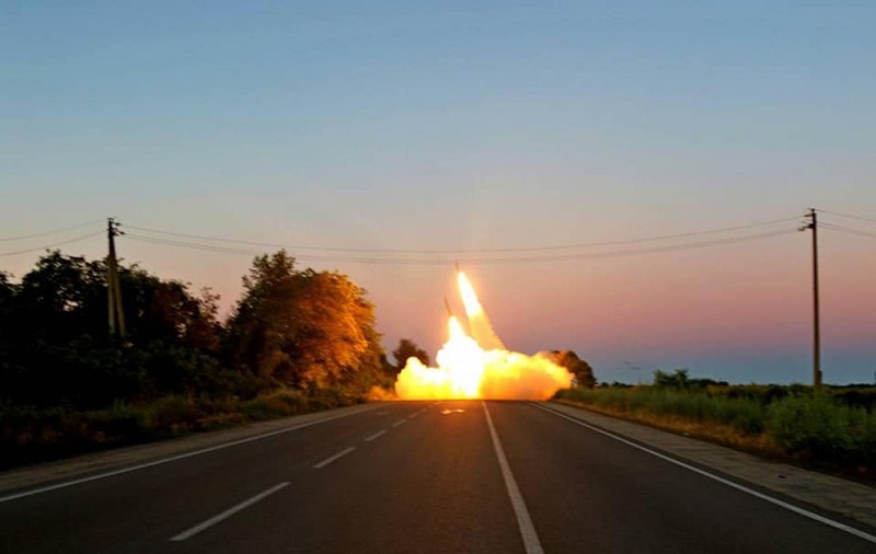 Un general și patru colonei ruși au fost uciși de ucraineni cu rachete HIMARS lansate asupra unui post de comandă din Herson
