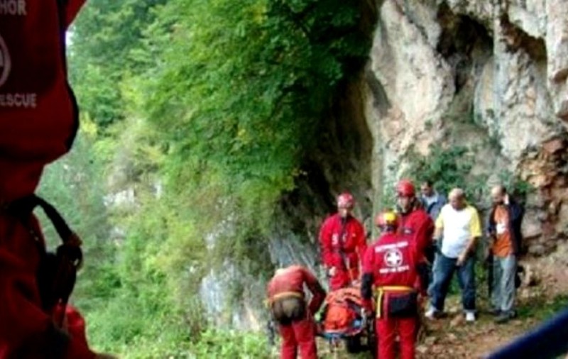 O femeie şi un copil au fost răniţi, după ce au căzut pe traseul Jepii Mici din Bucegi