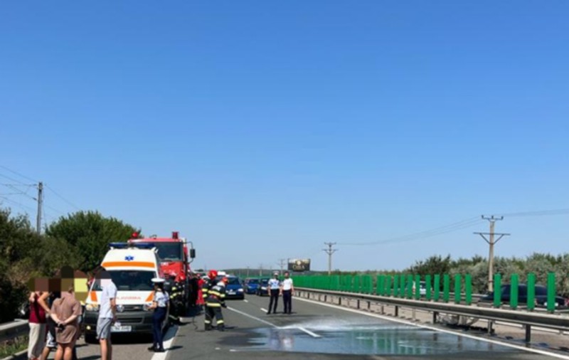 Carambol cu patru mașini pe Autostrada Soarelui. Două persoane, dintre care un copil, au ajuns la spital
