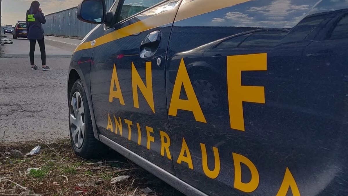 ANAF au confiscat peste 4000000 de țigarete netimbrate, depistate în apropierea frontierei de la Nădlac. Sursă foto: Facebook /ANAF.