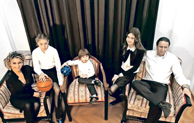 EXCLUSIV | Prodanca va naşte pe semnătură copilul lui Reghe!