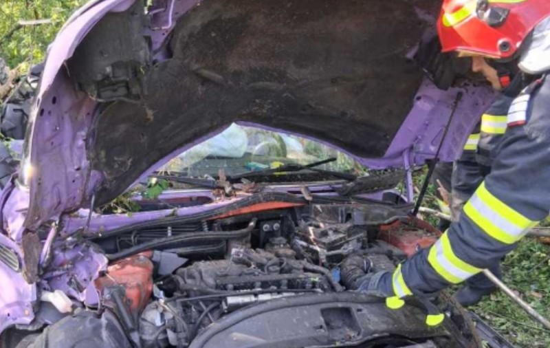 O tânără de 18 ani a murit într-un accident în Giurgiu, după ce mașina în care se afla s-a izbit de copaci. „Au trecut pe lângă mine cu peste 100 la oră”
