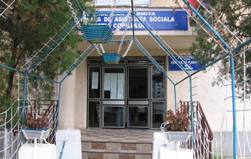 Angajat de la Protecţia Copilului Ialomiţa, reținut pentru mită. Cerea șpagă lunar de la o persoană pentru a atesta că are un copil în plasament